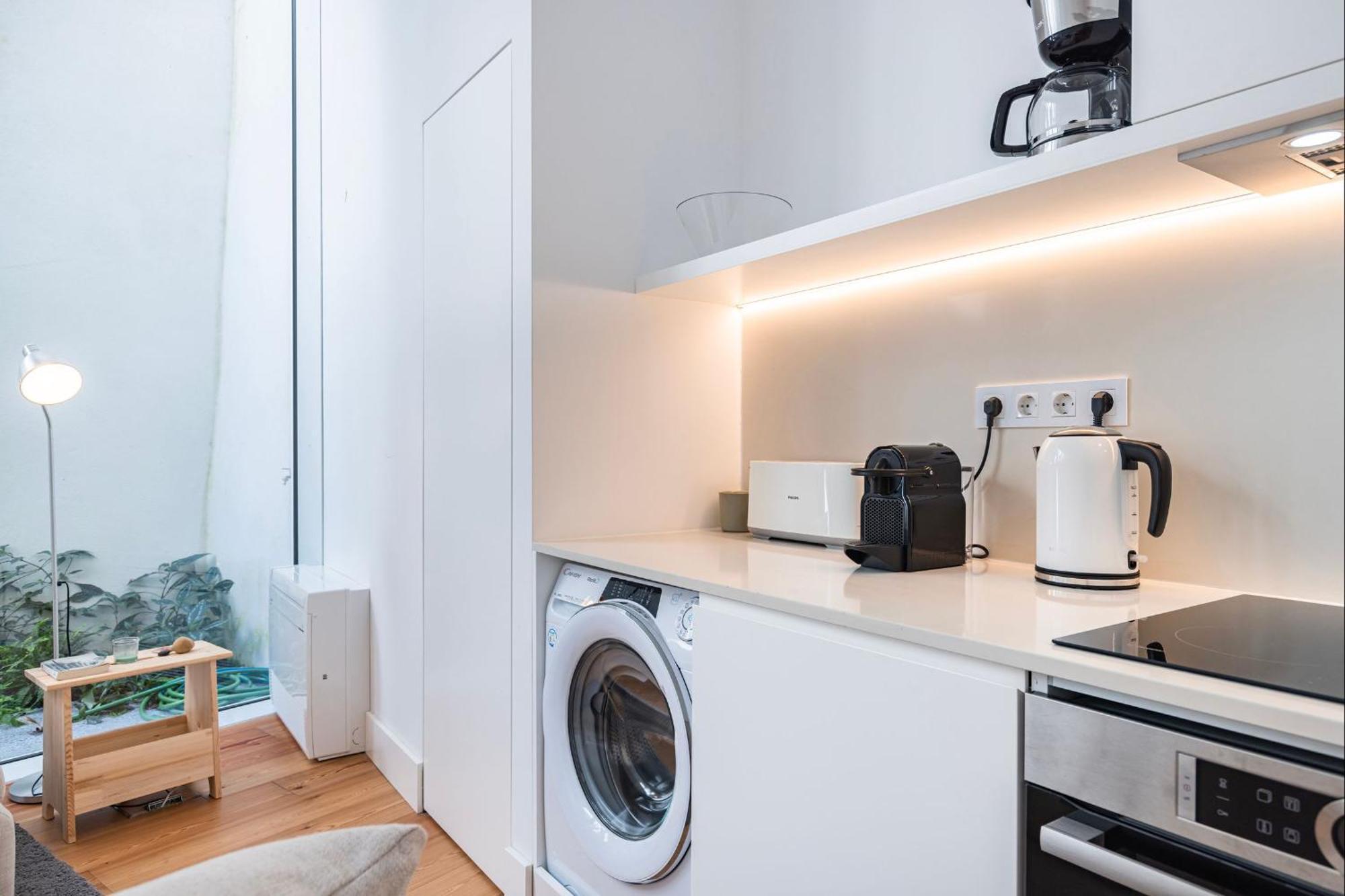 Apartment Whome Lisbon's Elite A Stylish & Modern W Patio Lissabon